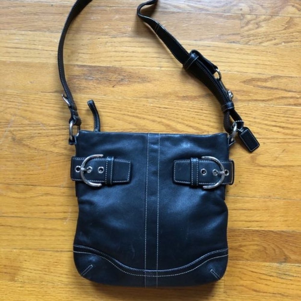 Coach Authentic Leather Purse #G05S1452